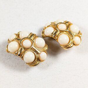 Vintage chic 1980s Gold and white cluster clip earrings